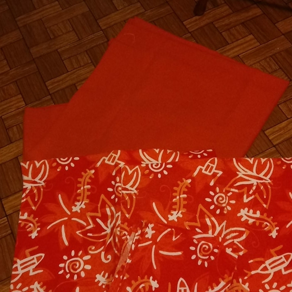 Tablecloth ,4 placemats & napkins